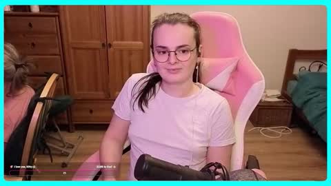 Snapshot of eva_katt chatting on 10-12-25, 10:09 Gamer Katt online show from 10-12-25, 10:09