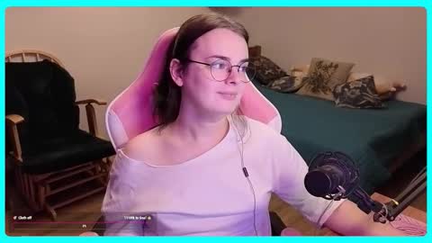 Snapshot of eva_katt chatting on 10-21-25, 11:22 Gamer Katt online show from 10-21-25, 11:22