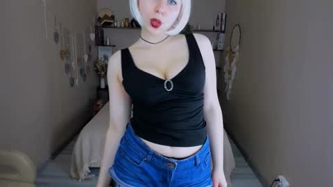 Snapshot of eva_lawrence chatting on 10-01-25, 11:16 Eva online show from 10-01-25, 11:16