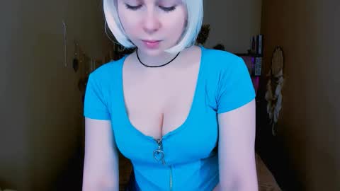 Snapshot of eva_lawrence chatting on 10-17-25, 03:14 Eva online show from 10-17-25, 03:14