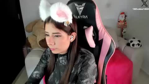 Snapshot of eva_lee18 chatting on 01-15-25, 07:37 Eva online show from 01-15-25, 07:37