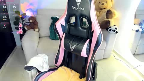 Snapshot of eva_lee18 chatting on 10-17-25, 01:31 Eva online show from 10-17-25, 01:31