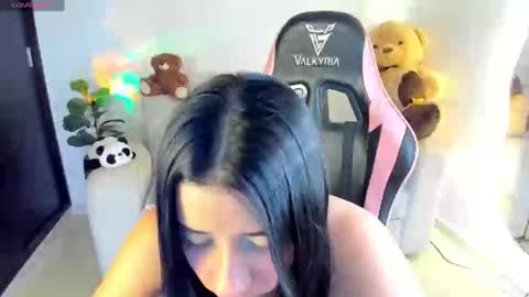 Snapshot of eva_lee18 chatting on 10-26-25, 02:06 Eva online show from 10-26-25, 02:06