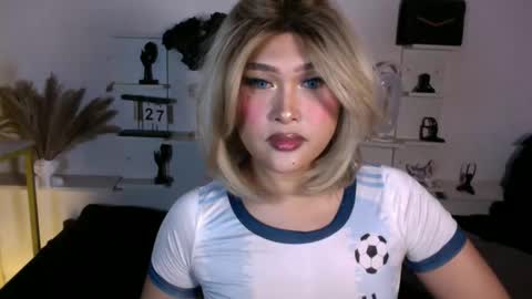 Queen Eva Mazikeen online show from 04-27-26, 09:35