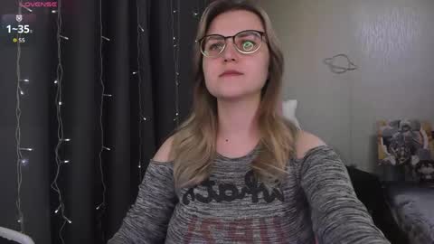 Snapshot of eva_orchid chatting on 03-18-26, 02:42 Eva online show from 03-18-26, 02:42