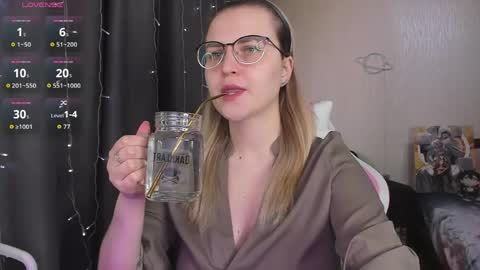 Snapshot of eva_orchid chatting on 03-23-26, 11:36 Eva online show from 03-23-26, 11:36