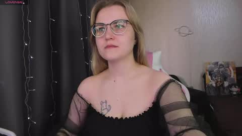 Snapshot of eva_orchid chatting on 04-14-26, 11:38 Eva online show from 04-14-26, 11:38