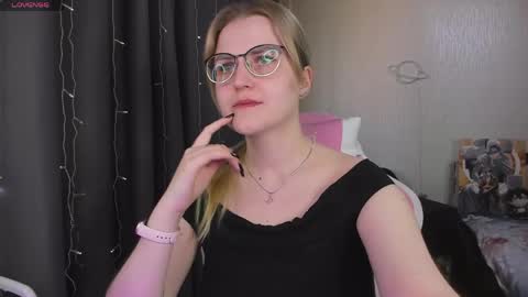 Snapshot of eva_orchid chatting on 04-21-26, 03:07 Eva online show from 04-21-26, 03:07