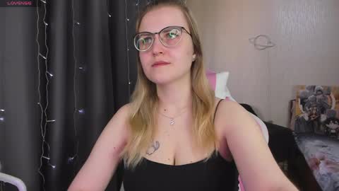 Snapshot of eva_orchid chatting on 04-22-26, 02:29 Eva online show from 04-22-26, 02:29
