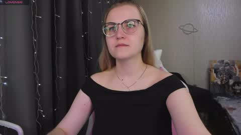 Snapshot of eva_orchid chatting on 04-25-26, 11:35 Eva online show from 04-25-26, 11:35