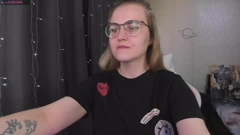 Snapshot of eva_orchid chatting on 05-17-26, 10:55 Eva online show from 05-17-26, 10:55