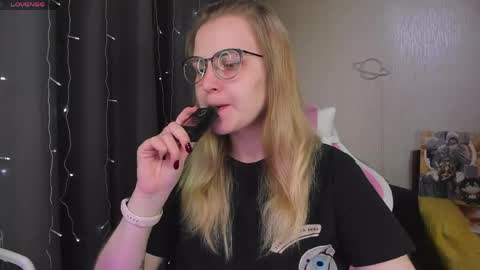 Snapshot of eva_orchid chatting on 05-29-26, 12:25 Eva online show from 05-29-26, 12:25