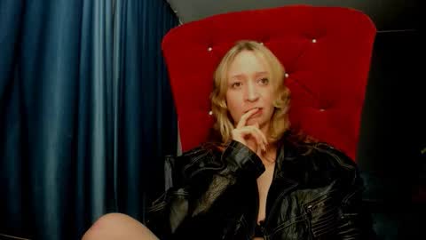 Snapshot of eva_rikchter chatting on 10-10-25, 09:36 Ice Goddess online show from 10-10-25, 09:36