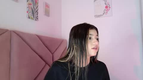 Snapshot of eva_sin18 chatting on 10-12-25, 11:04 Eva Sin online show from 10-12-25, 11:04