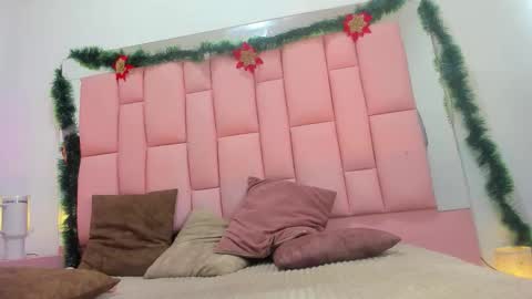 evaa_white online show from 12-18-25, 12:11