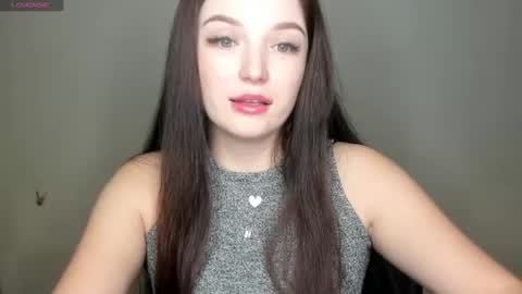 Snapshot of evaamillerr chatting on 01-25-25, 10:39 Eva online show from 01-25-25, 10:39