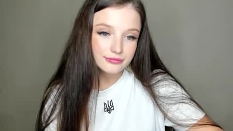 Snapshot of evaamillerr chatting on 10-16-25, 11:44 Eva online show from 10-16-25, 11:44