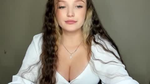 Snapshot of evaamillerr chatting on 11-01-25, 01:24 Eva online show from 11-01-25, 01:24