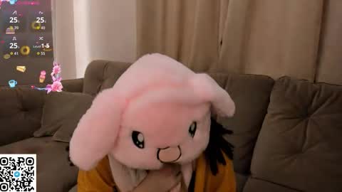 Snapshot of evablimey chatting on 10-27-25, 05:11 Eva online show from 10-27-25, 05:11