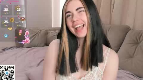 Snapshot of evablimey chatting on 11-06-25, 06:14 Eva online show from 11-06-25, 06:14