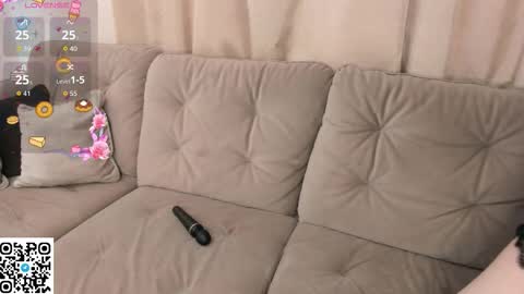 Snapshot of evablimey chatting on 11-09-25, 05:06 Eva online show from 11-09-25, 05:06