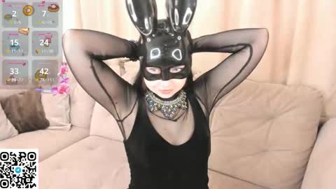Snapshot of evablimey chatting on 11-26-25, 06:14 Eva online show from 11-26-25, 06:14