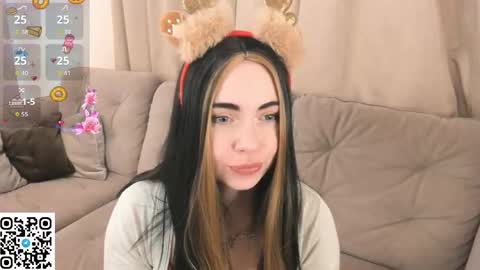 Snapshot of evablimey chatting on 11-27-25, 07:10 Eva online show from 11-27-25, 07:10