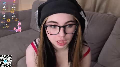 Snapshot of evablimey chatting on 12-18-25, 05:35 Eva online show from 12-18-25, 05:35