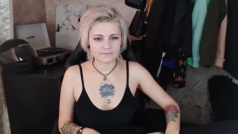 Eva Brownie online show from 03-04-25, 08:24