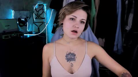 Eva Brownie online show from 10-16-25, 04:52