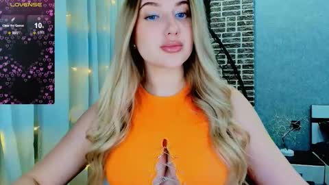 Snapshot of evacadooo chatting on 11-23-25, 02:22 Eva online show from 11-23-25, 02:22