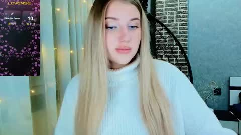 Snapshot of evacadooo chatting on 11-29-25, 01:30 Eva online show from 11-29-25, 01:30