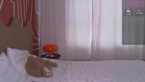 Snapshot of evacroan chatting on 10-09-25, 07:06 Eva online show from 10-09-25, 07:06