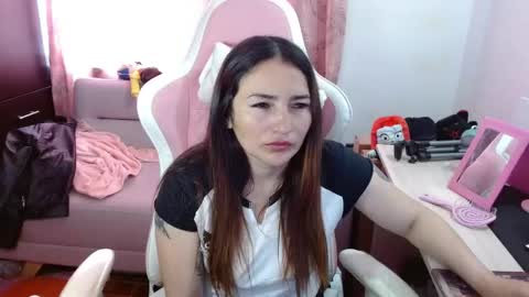 Snapshot of evagrays chatting on 09-15-25, 08:09 Eva online show from 09-15-25, 08:09