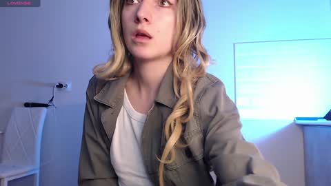 Snapshot of evahailey_ chatting on 12-08-24, 04:46 Eva online show from 12-08-24, 04:46