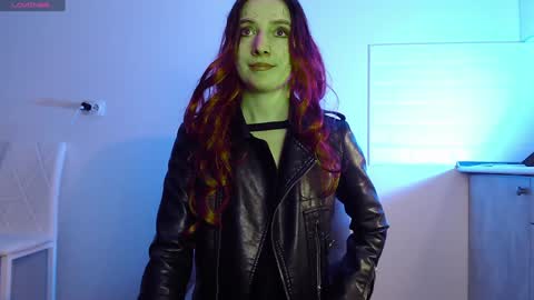 Snapshot of evahailey_ chatting on 01-18-25, 04:04 Eva online show from 01-18-25, 04:04