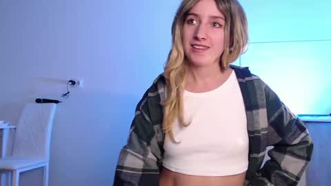 Snapshot of evahailey_ chatting on 02-12-25, 05:15 Eva online show from 02-12-25, 05:15