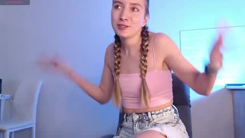Snapshot of evahailey_ chatting on 05-06-26, 03:35 Eva online show from 05-06-26, 03:35