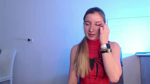 Snapshot of evahailey_ chatting on 05-16-26, 04:42 Eva online show from 05-16-26, 04:42