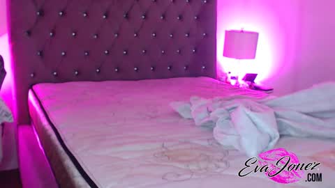 Snapshot of evajonez chatting on 12-16-24, 06:21 Eva online show from 12-16-24, 06:21