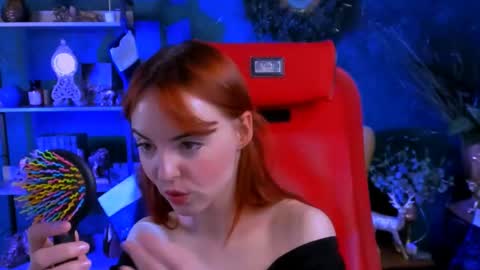 Snapshot of evanellson chatting on 01-12-25, 02:30 Eva online show from 01-12-25, 02:30