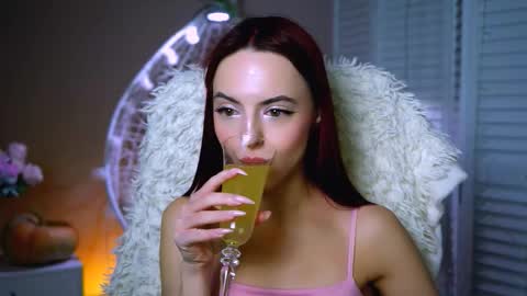 Snapshot of evanellson chatting on 11-02-25, 10:17 Eva online show from 11-02-25, 10:17