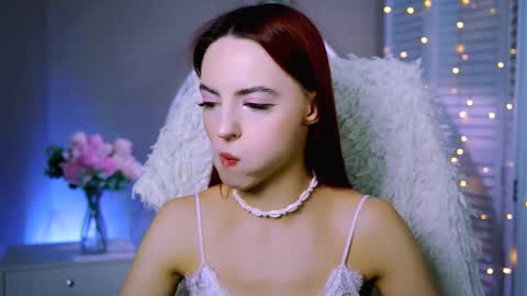 Snapshot of evanellson chatting on 11-19-25, 08:25 Eva online show from 11-19-25, 08:25