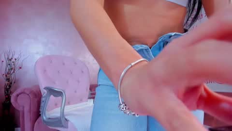 Snapshot of evanew_ chatting on 01-19-25, 11:32 Eva online show from 01-19-25, 11:32