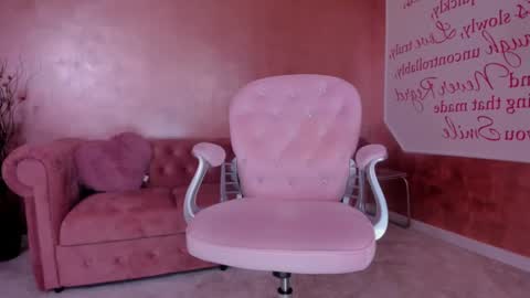 Snapshot of evanew_ chatting on 02-14-25, 12:09 Eva online show from 02-14-25, 12:09