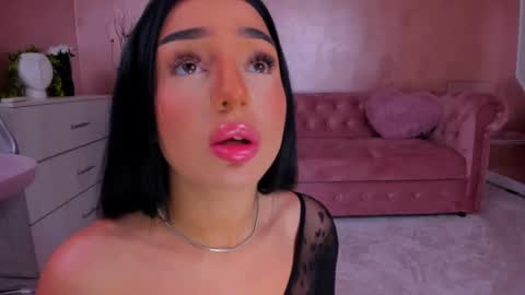 Snapshot of evanew_ chatting on 02-18-25, 06:15 Eva online show from 02-18-25, 06:15