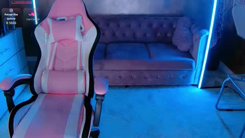 Snapshot of evanew_ chatting on 11-06-25, 05:25 Eva online show from 11-06-25, 05:25