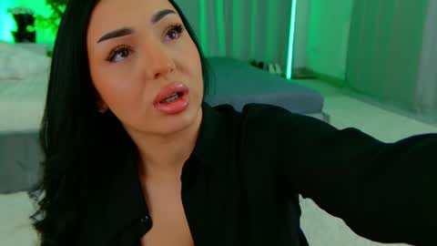 Snapshot of evanew_ chatting on 05-16-26, 06:39 Eva online show from 05-16-26, 06:39