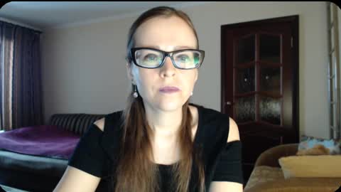 Snapshot of evangeline06 chatting on 02-25-25, 08:25 YourMistress online show from 02-25-25, 08:25