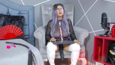 Snapshot of evangeline_17 chatting on 02-18-25, 02:16 Miss Evangeline    online show from 02-18-25, 02:16